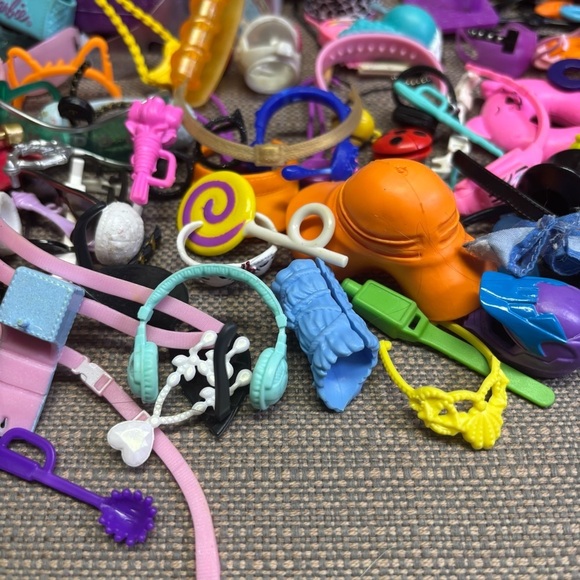 Huge lot of Barbie & Rainbow High Accessories Purses Sunglasses Headbands etc. - Picture 5 of 8